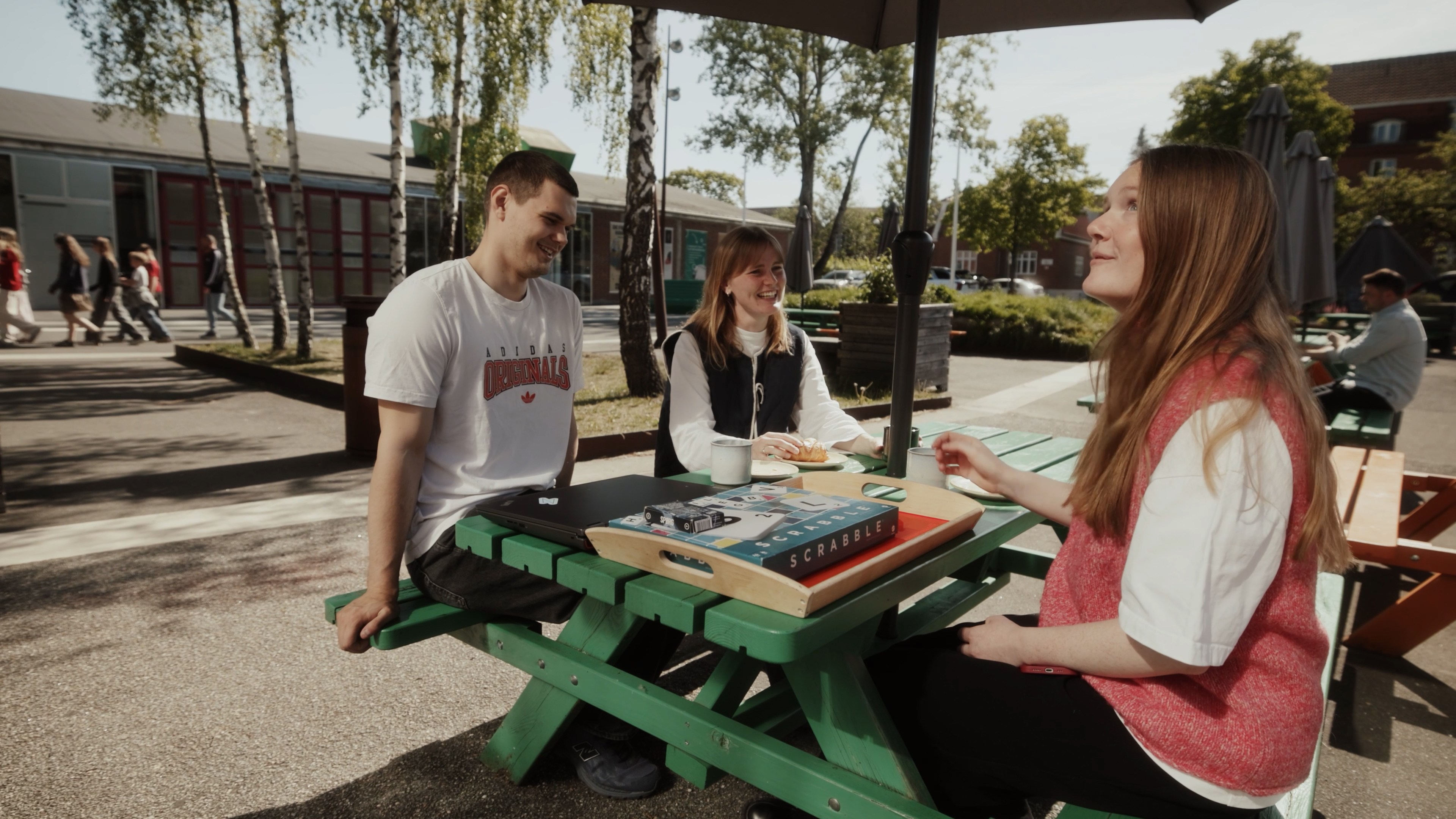 Studerende i Spinderihallernes Café