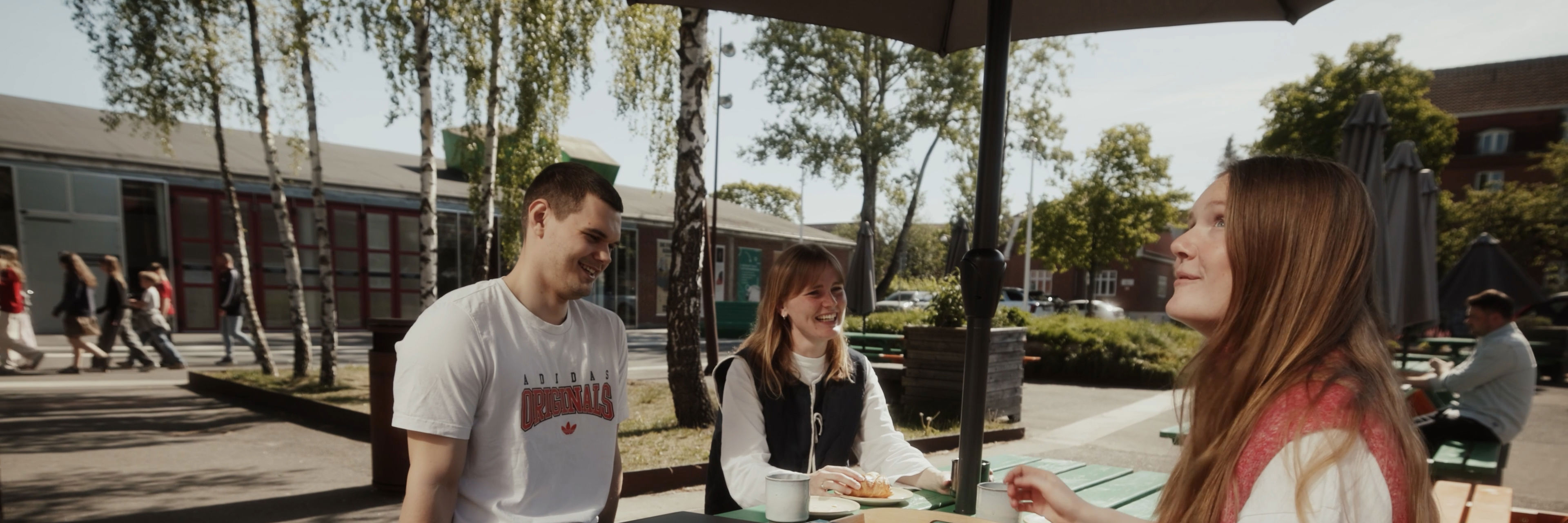 Studerende i Spinderihallernes Café