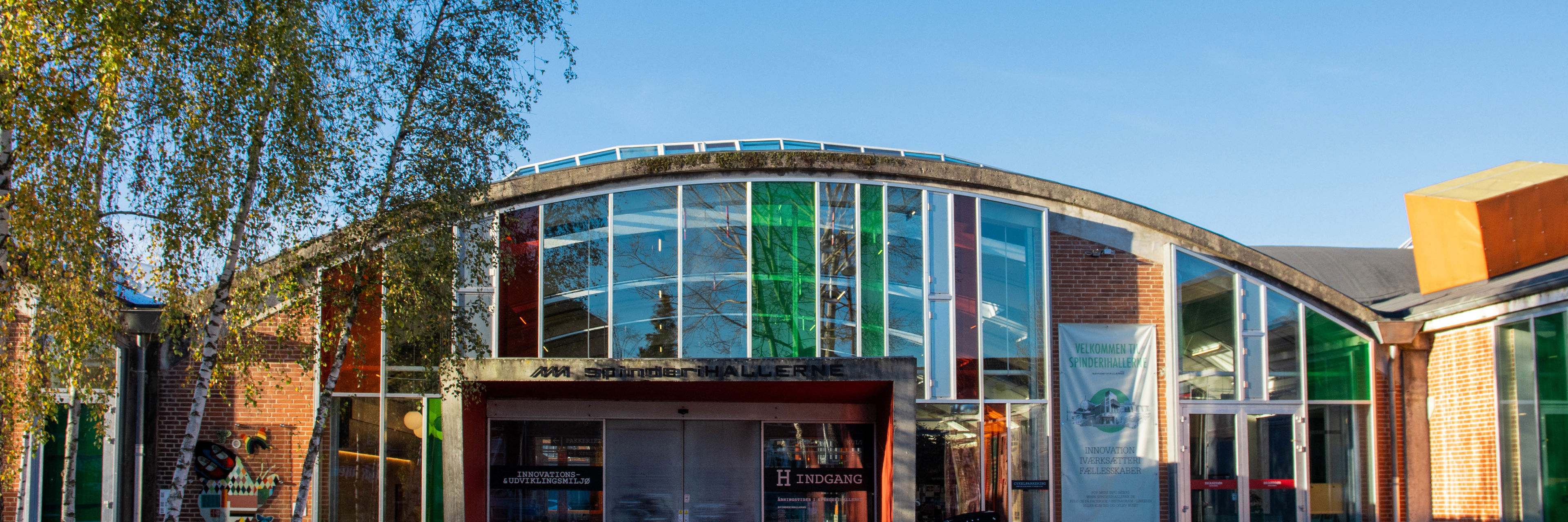 Facade og hovedindgang til Spinderihallerne